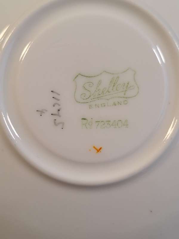 Shelley - Art-Deco Coffee Saucer - Queen Anne Shape - Rd-723404/11675. (Hand Painted)
