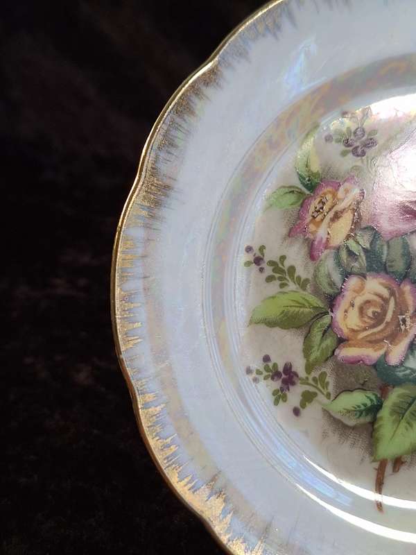 Laster with brushed Gold Rims Roses Small Plate - B.