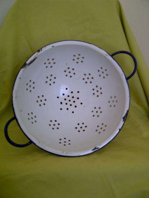 WHITE & BLUE ENAMEL STRAINER