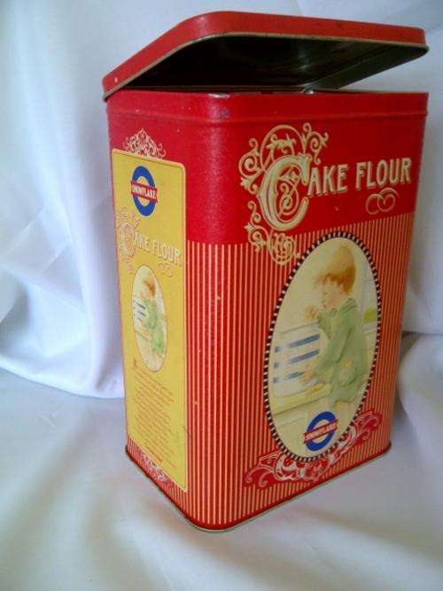 RED SNOWFLAKE CAKE FLOUR TIN