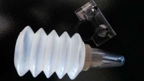 Cake decorating icing pipe with three stainless steel patterned nozzles