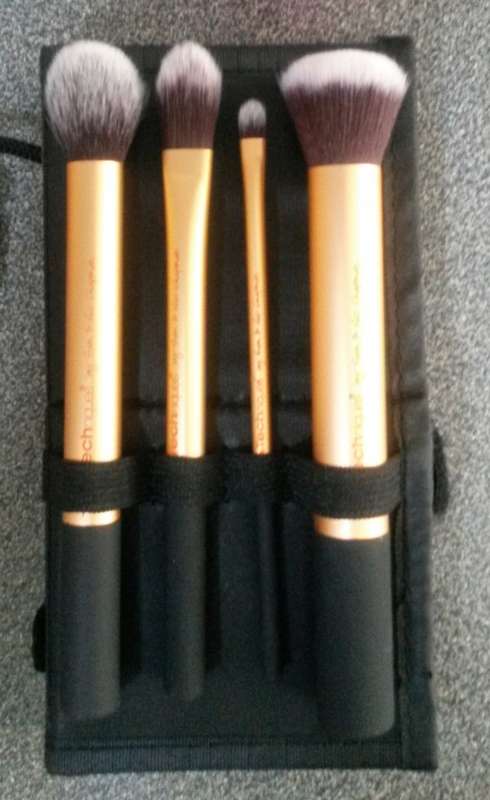 Teqniques Make Up Brushes (4 pc) with case, that can also be used for a stand WAS R150 - NOW R120