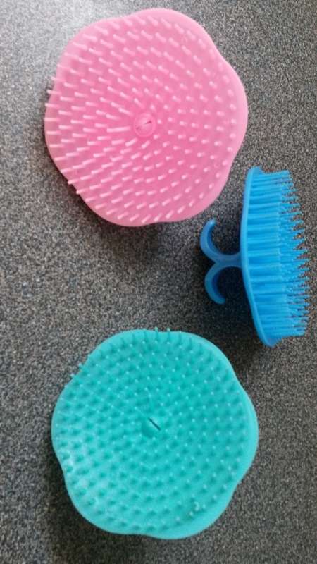 DE-TANGLER BRUSH (1pc) Colour may vary
