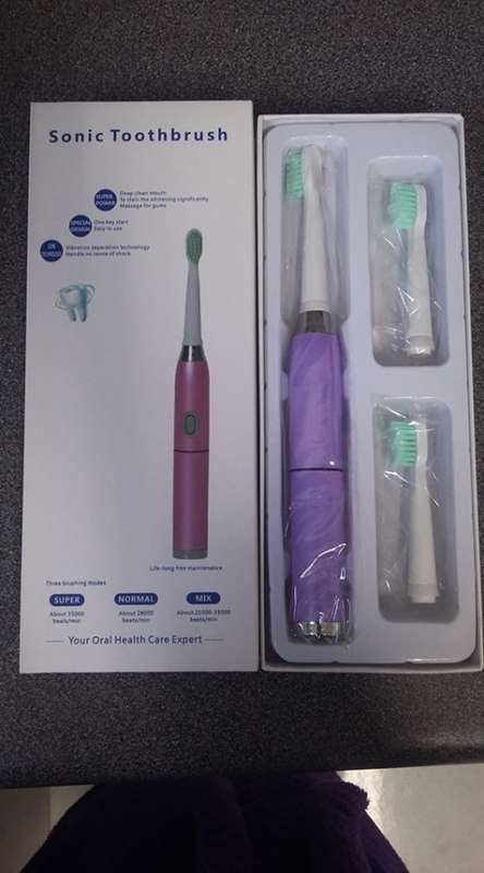 Sonic toothbrush with 2 extra heads