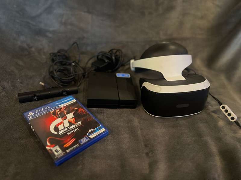 PS4 VR Headset BUNDLE including cables, camera plus a game