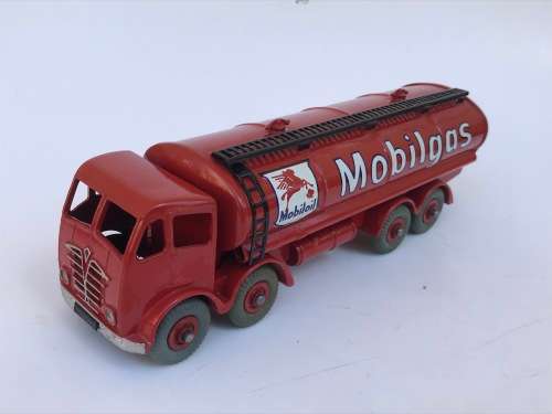 Dinky 941 Foden Mobilgas Tanker truck