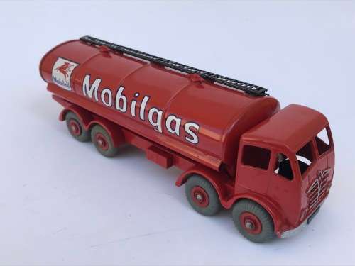 Dinky 941 Foden Mobilgas Tanker truck