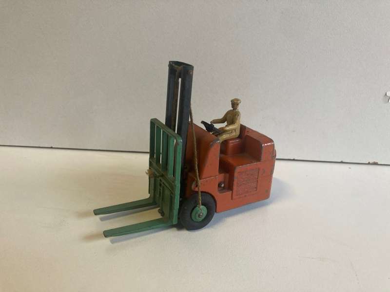 Dinky 401 Fork lift Coventry Climax