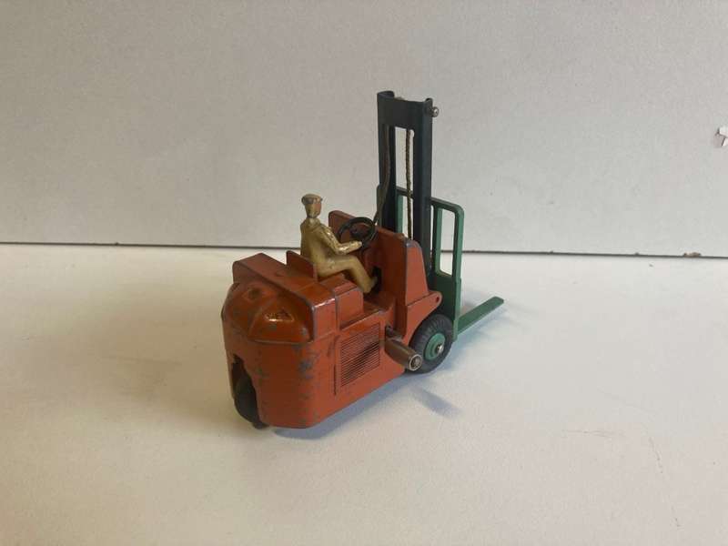 Dinky 401 Fork lift Coventry Climax