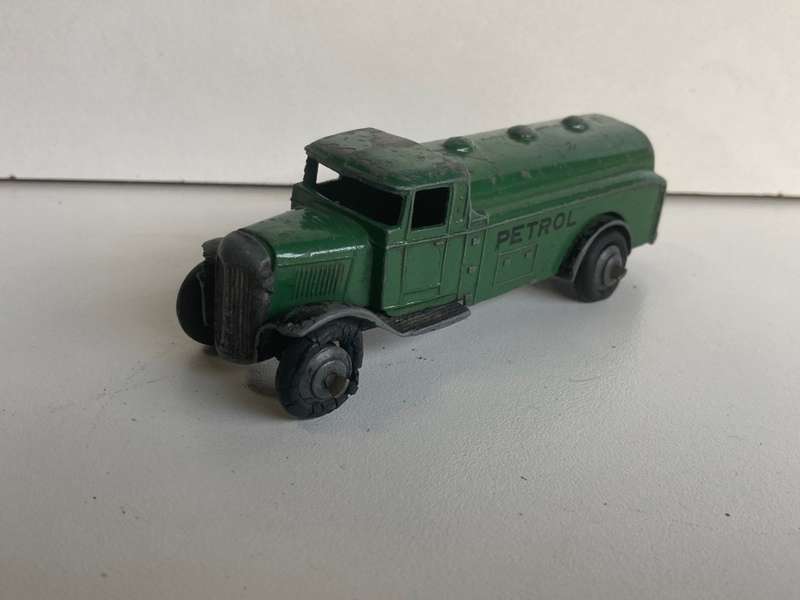 Dinky 25D Petrol tanker