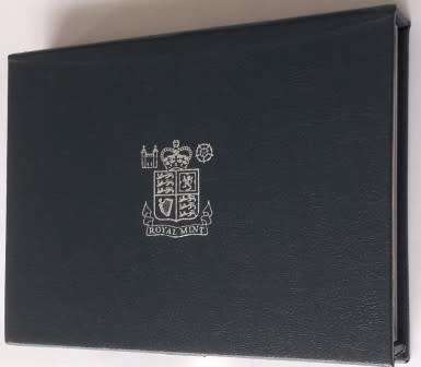 UNITED KINGDOM PROOF COIN COLLECTION - ELIZABETH R 1983 - including 1 pound
