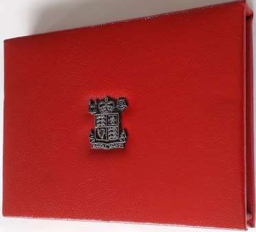 UNITED KINGDOM PROOF COIN COLLECTION - ELIZABETH R 1985 - including 1 pound
