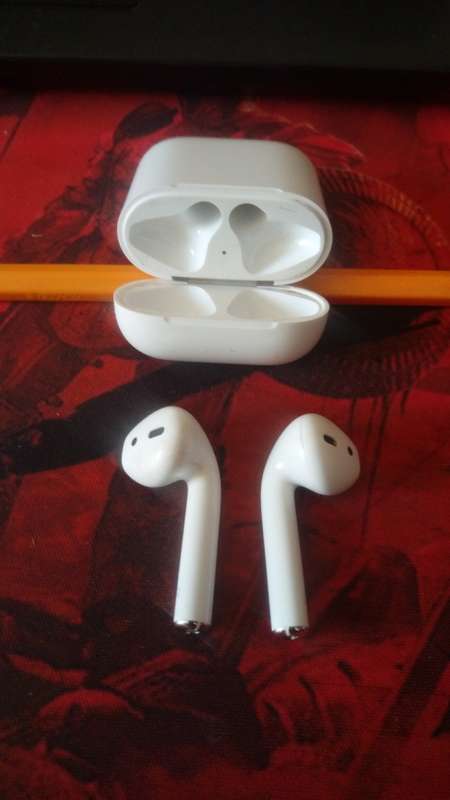 Apple Airpods + Wireless Charger