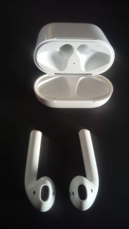 Apple Airpods + Wireless Charger