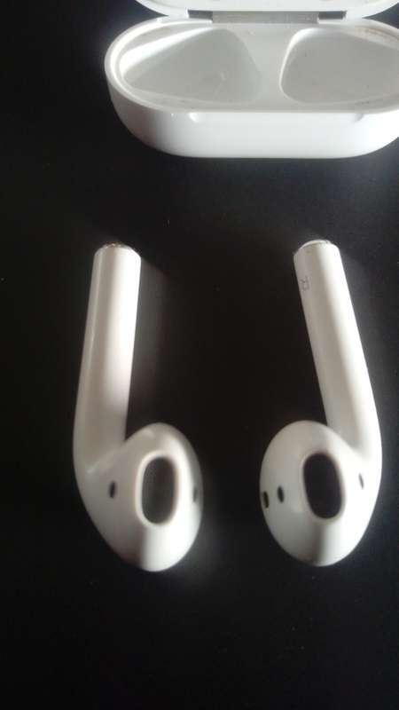 Apple Airpods + Wireless Charger