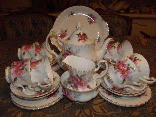 Royal Albert Praire Rose complete 29 piece Tea Set in perfect condition.