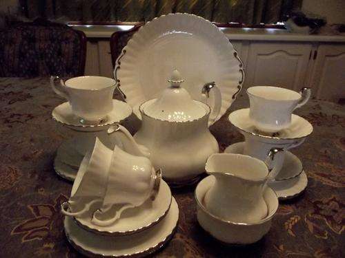 Royal Albert Chantilly Tea Set .Consists of 23 pieces and is in immaculate condition.