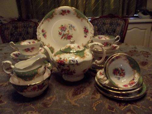 Royal Albert 's Predecessor being Paragon Rocking Ham Tea Set consisting of 23 pieces.