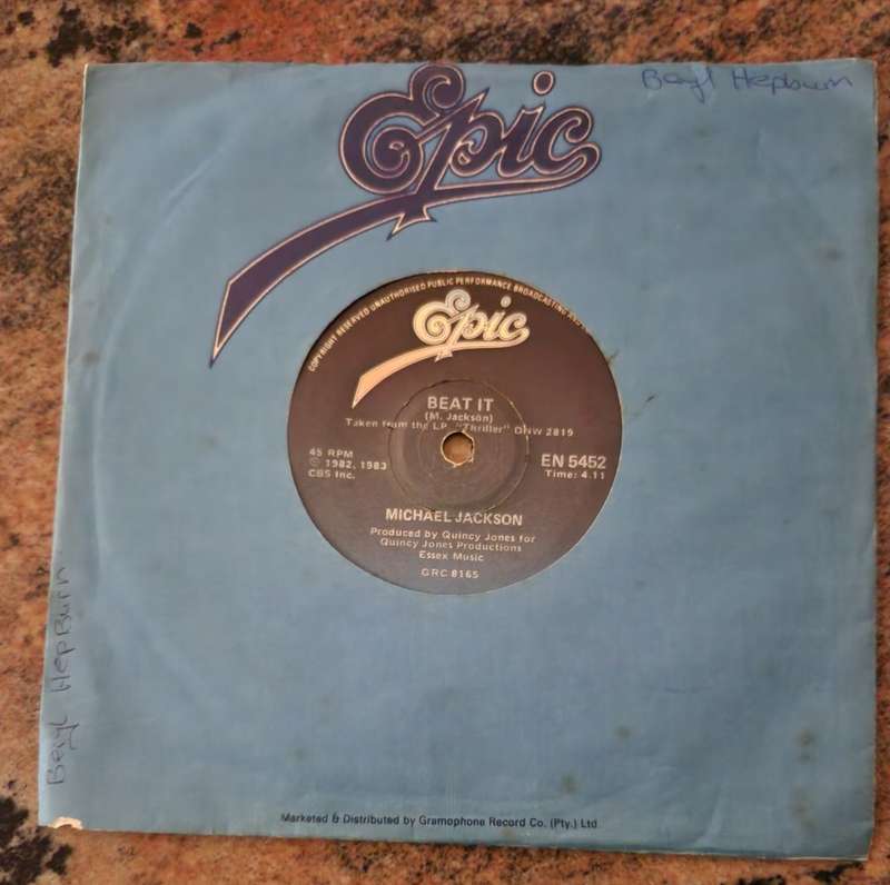 MICHAEL JACKSON Beat It / Get On The Floor - 7 Inch (VG+/Generic) Epic EN5452 SA Pressing 1983