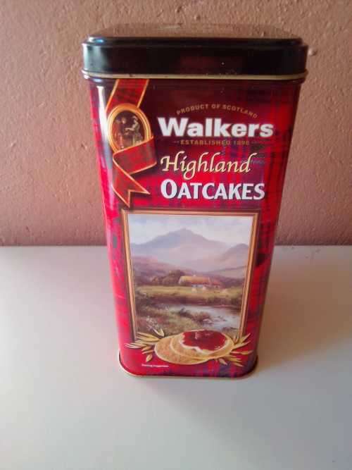 BISCUIT TIN (VINTAGE) WALKERS HIGHLAND OATCAKES