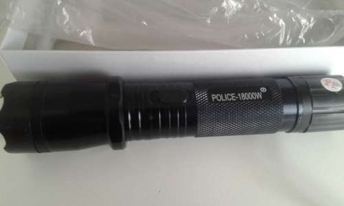 1101 FLASHLIGHT AND TAZER