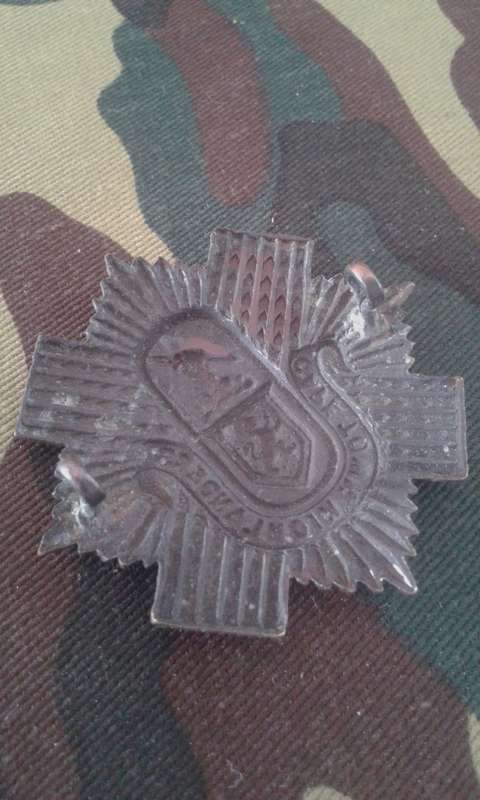 SADF CAPE TOWN HIGHLANDERS CAP BADGE - KEVIN