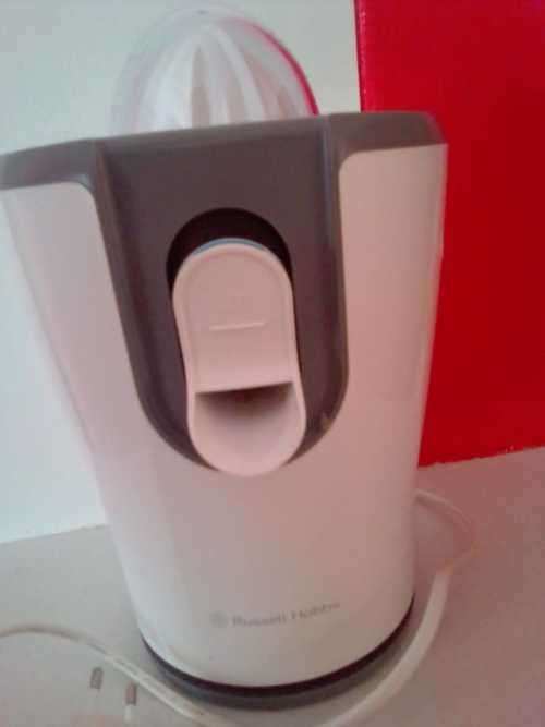 CITRUS PRESSER: RUSSELL HOBBS CITRUS PRESS MACHINE -  working