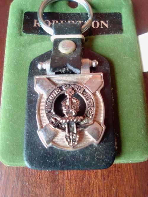SCOTTISH CREST KEYRING SET - CLAN ROBERTSON - 2 KEYRINGS-  APPROVED BY THE COUNCIL OF SCOTTISH CHIEF