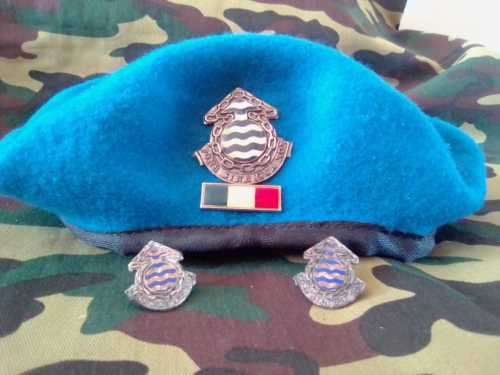 SADF MAINTENANCE BERET (FULL) **PLUS SET OF COLLAR BADGES AND SET  SHOULDER FLASHES
