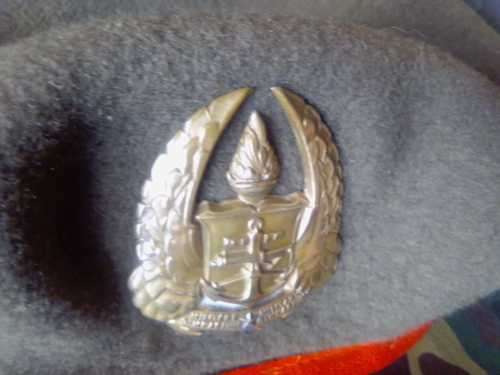 SADF - ARMY GYMNASIUM BERET -(RARE)  INCL. LARGE CAP BADGE,  AND SET OF FLASHES