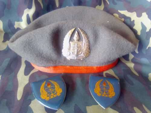 SADF - ARMY GYMNASIUM BERET -(RARE)  INCL. LARGE CAP BADGE,  AND SET OF FLASHES