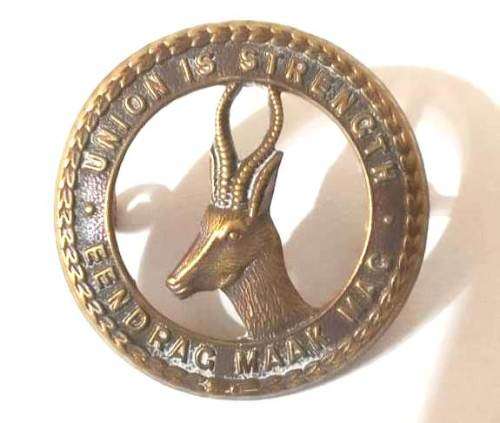 SADF INFANTRY  UNION IS STRENGTH/ EENDRAG MAAK MAG COLLAR/ CAP   BADGE