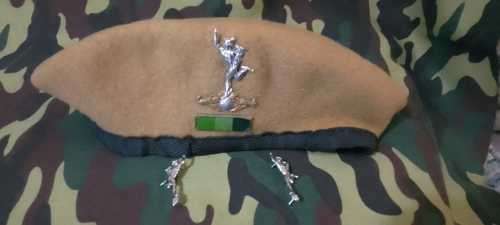 SADF SIGNAL BERET CAP & BALKIE  ****(PLUS SET OF COLLAR/MESS DRESS BADGES)