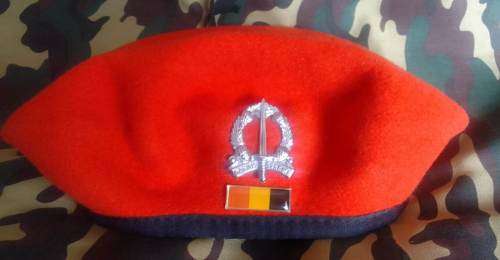 SADF/ SA ARMY MILITARY POLICE BERET  (FULL) ****INCL. SET OF MESS DRESS BADGES
