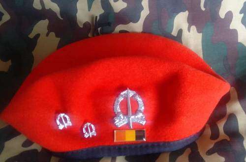 SADF/ SA ARMY MILITARY POLICE BERET  (FULL) ****INCL. SET OF MESS DRESS BADGES