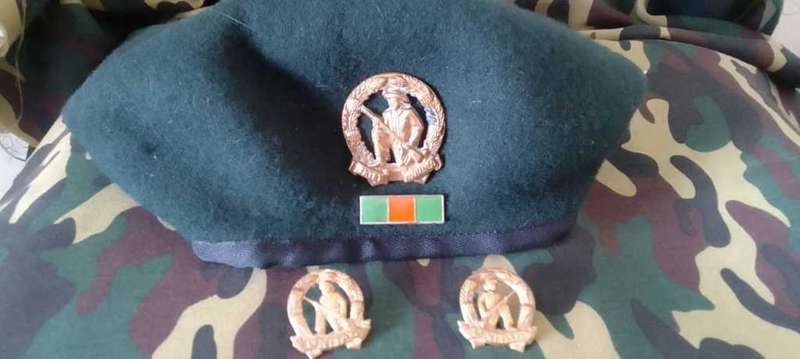 SADF COMMANDO BERET (FULL) LARGE CAP BADGE/BALKIE ****INCL. SET OF BRONZE COLLAR BADGES (all pins)