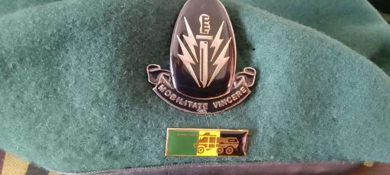 SADF/ SA ARMY 61 MECH BERET WITH  CAP & BALKIE  ****INCL 61 MECH BREAST BADGE***