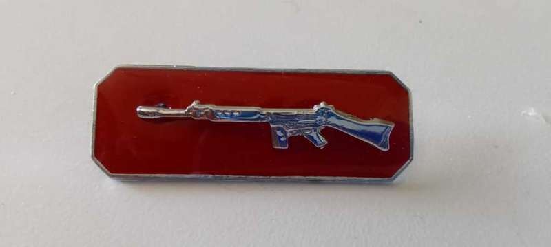 SADF/SA ARMY  MARKSMAN QUALIFICATION BAR  (silver) - 2 piece