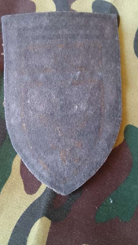 SADF/ SA ARMY 1 PARACHUTE BATTALION TUPPER FLASH (WITH `44` COMMAND BAR)