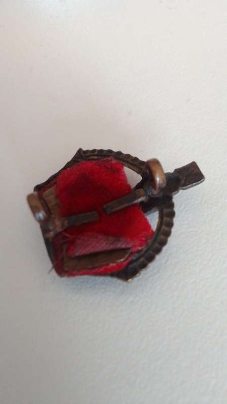 ROYAL ARMY   BADGE/PIN  - KINGS CROWN