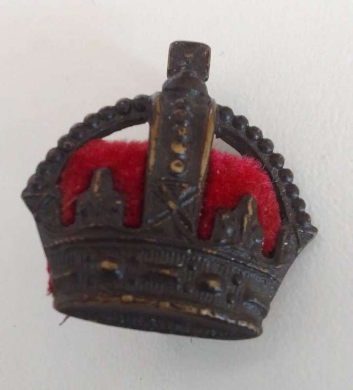 ROYAL ARMY   BADGE/PIN  - KINGS CROWN