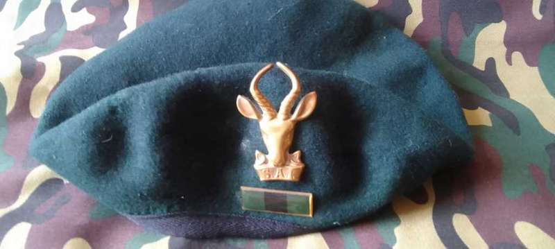 SADF/ SA ARMY  INFANTRY BERET FULL (CAP BADGE BONZE BOKKOP & BALKIE 2nd type)