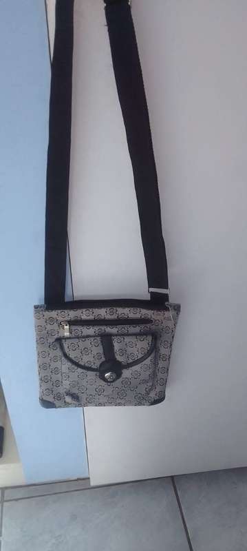 LADIES HANDBAGS (TAKE ALL 5)
