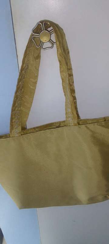 LADIES HANDBAGS (TAKE ALL 5)
