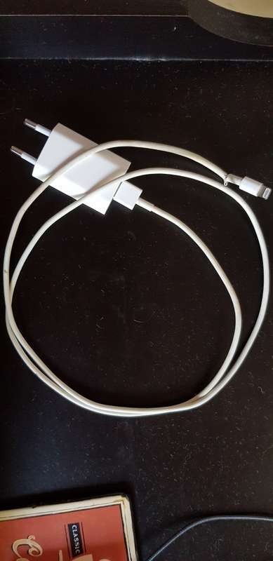 Iphone 6S + Skullcandy Jamaica earphones + Wifi Rooter