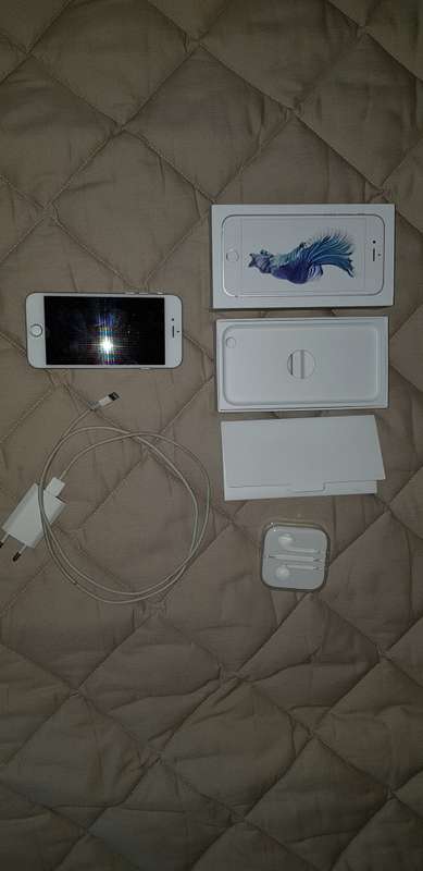 Iphone 6S + Skullcandy Jamaica earphones + Wifi Rooter