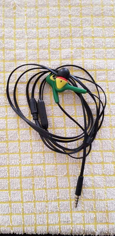 Iphone 6S + Skullcandy Jamaica earphones + Wifi Rooter