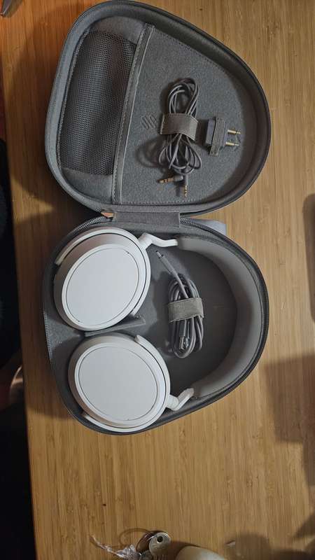 BRAND NEW CONDITION Sennheiser MOMENTUM 4 Noise-Cancelling Wireless Over-Ear Headphones - White