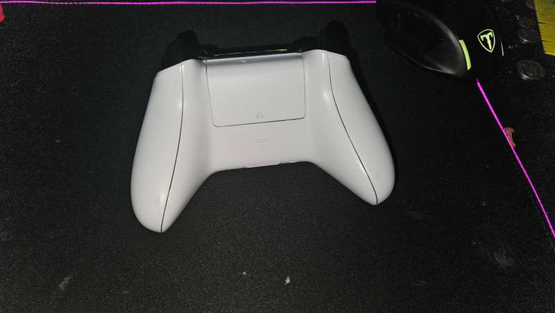 XBOX ONE CONTROLLER COMBO WITH ORIGINAL XBOX RECHARGEABLE BATTERY