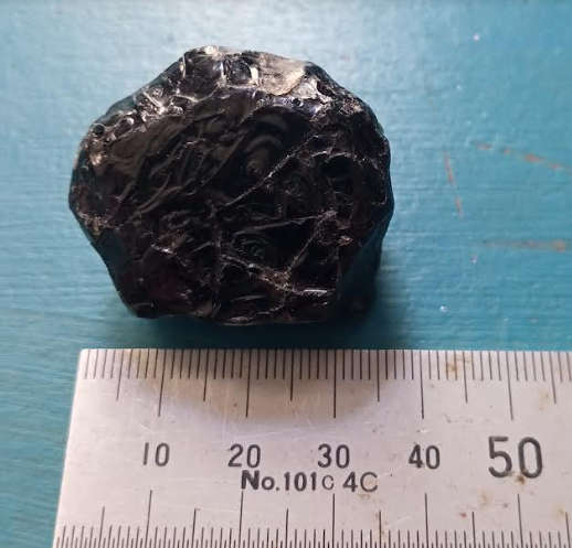 JUMBO  Apache Tear Rough Cleanses the aura of negative energy